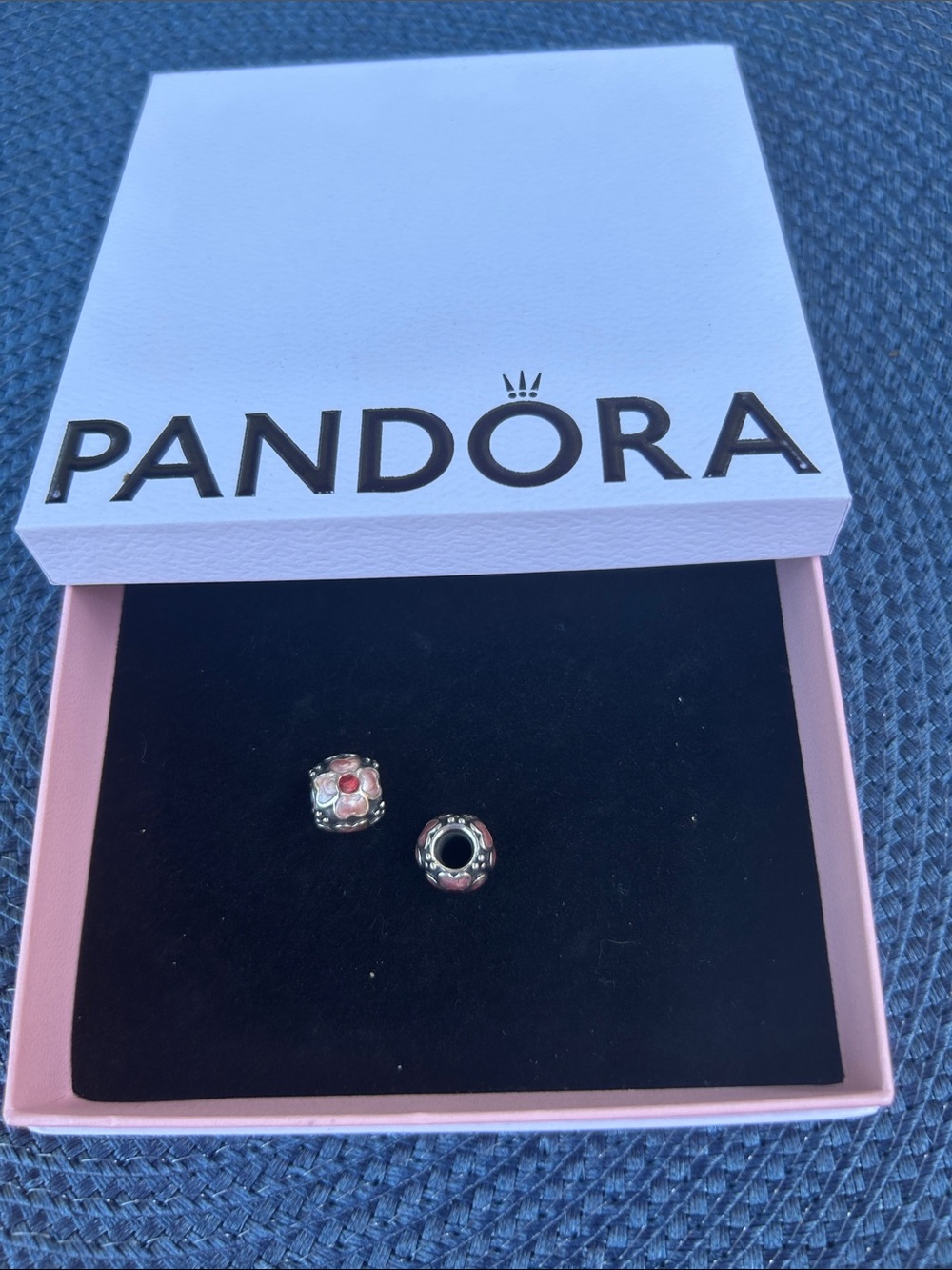 Pandora Silver Flower accent charms with Pink Centers - Picture 3 of 4